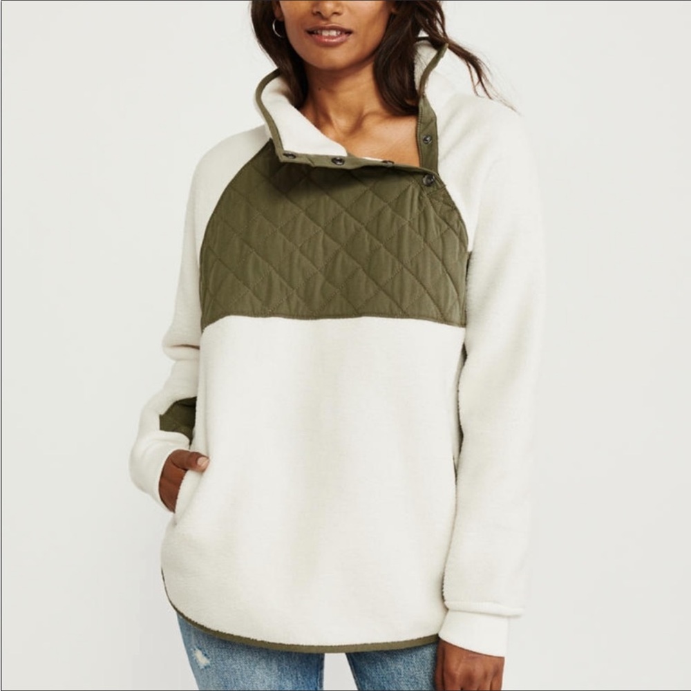 Abercrombie and Fitch Asymmetrical snap up fleece Size Small - Picture 8 of 8